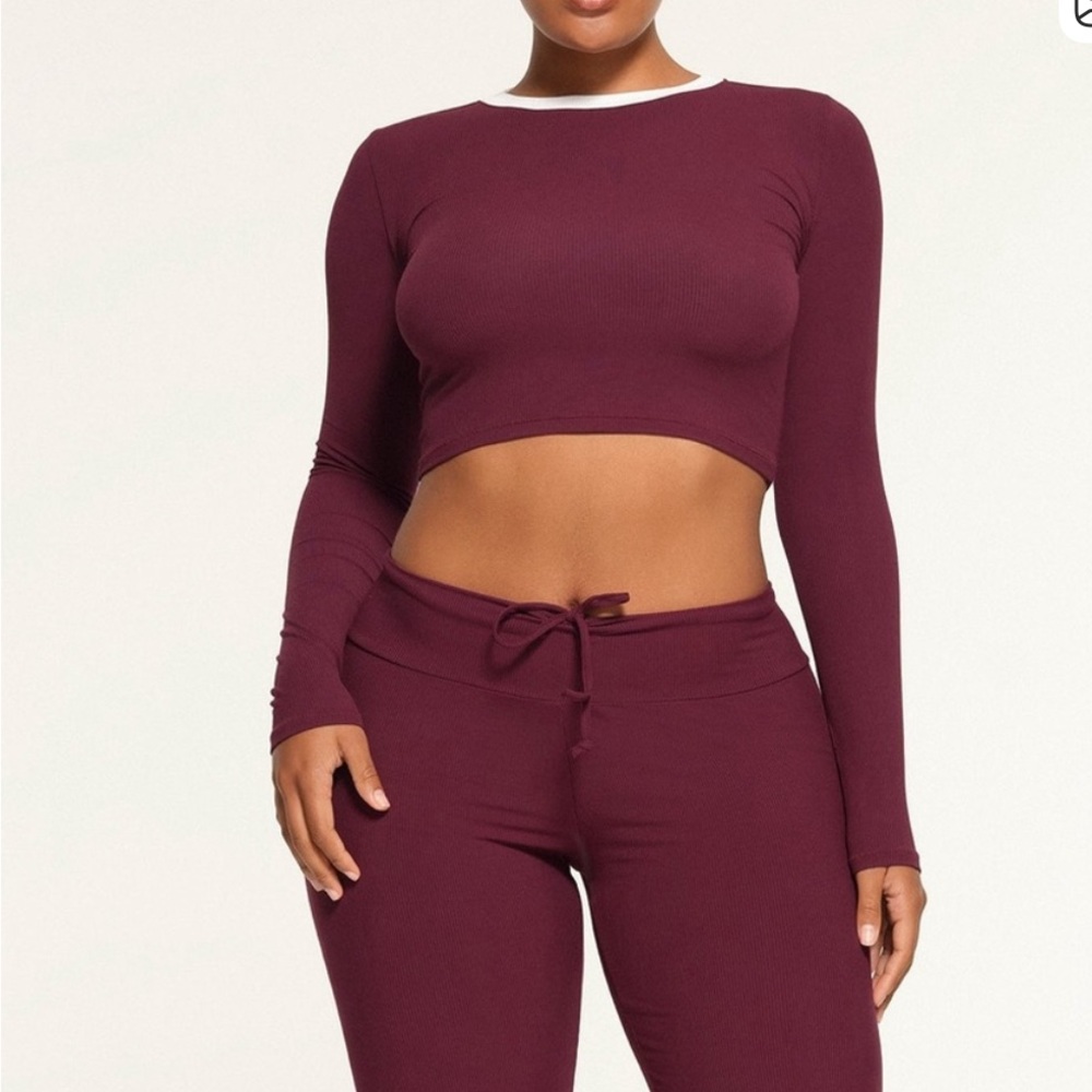 Skims soft lounge ringer Long Sleeve Crop Top limited edition - Burgundy
